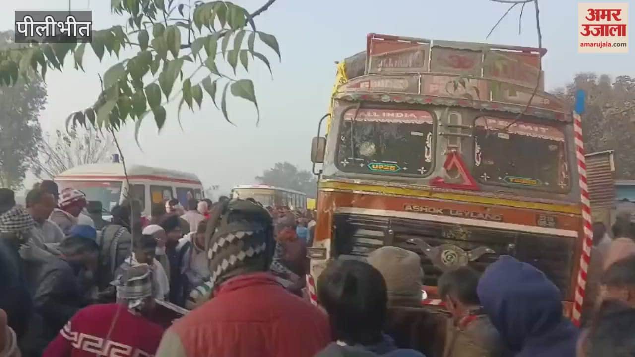 man died and four people were injured in a truck collision in Puranpur