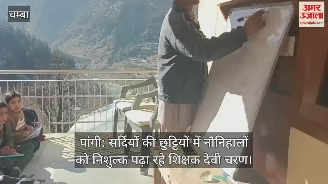 Pangi: Teacher Devi Charan is teaching children for free during the winter holidays.