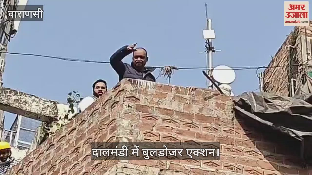 Bulldozer action at Mukhtar Khan's building in Dalmandi