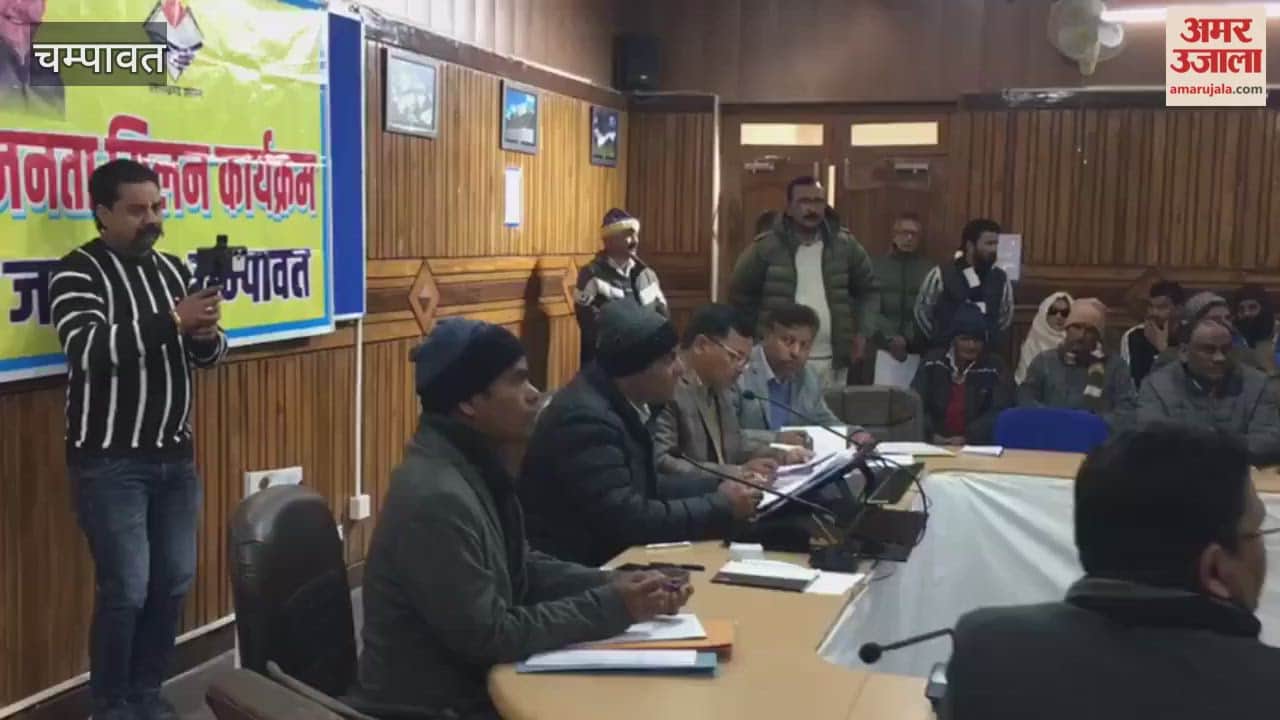 During the public interaction program, DM Manish Kumar listened to the grievances of the petitioners; other departmental officials were also present