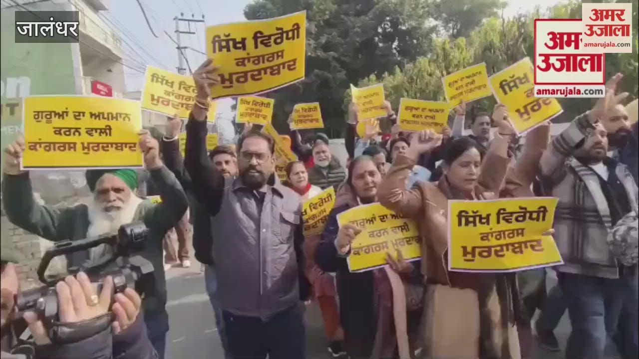 AAP leaders protest outside the house of Congress MLA Pargat Singh in Jalandhar.