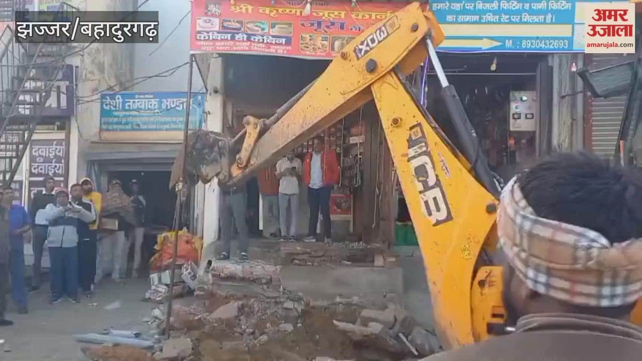 Municipal Council removed encroachment from Bhagat Singh Chowk