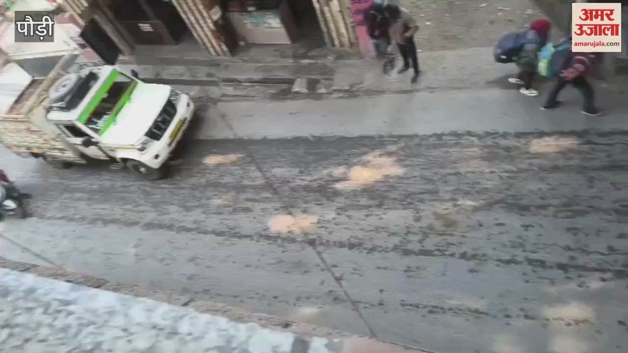 Srinagar: The movement of dump trucks on Nursery Road is causing problems, and the icy conditions have also increased the risk of accidents.