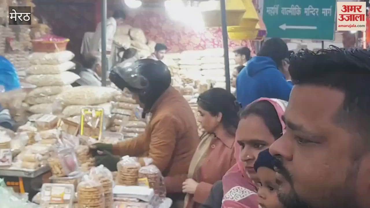 Meerut: Lohri shopping..., people bought peanuts and rewari