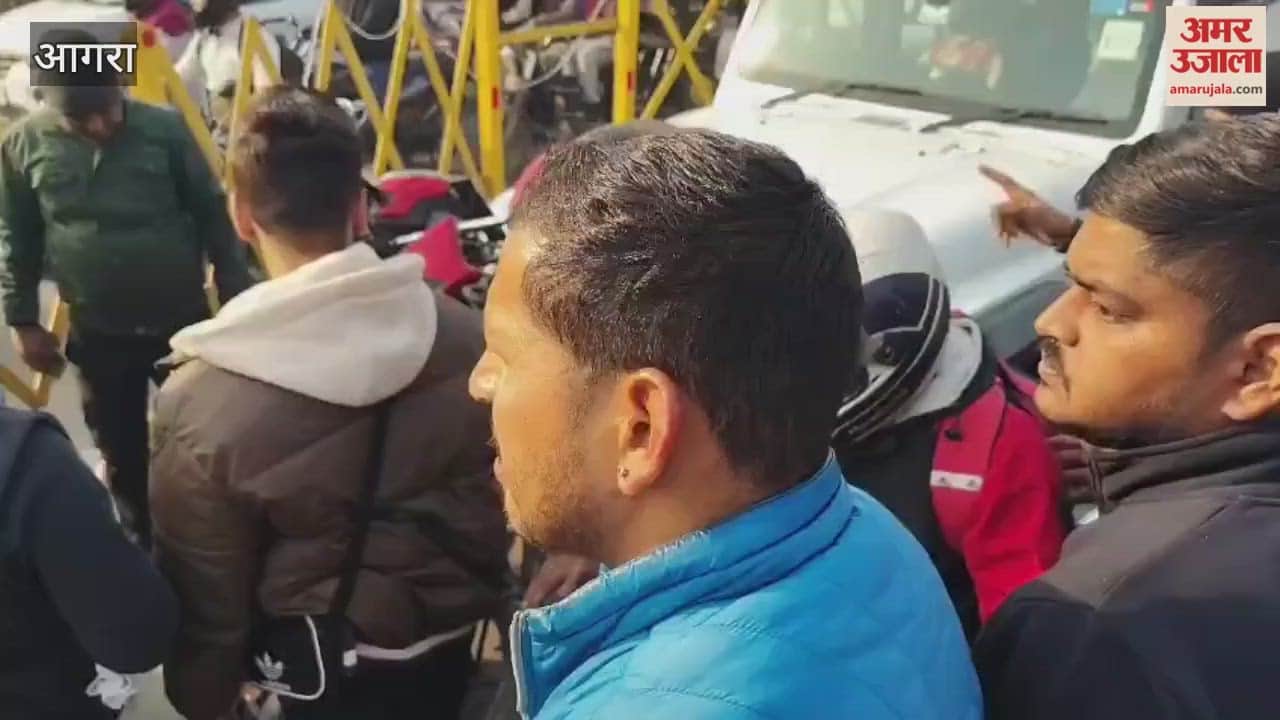 young man stuck in the traffic got so angry rammed the bike on the bonnet of Thar watch video