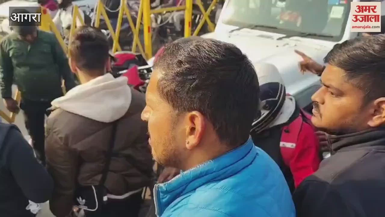 young man stuck in the traffic got so angry rammed the bike on the bonnet of Thar watch video