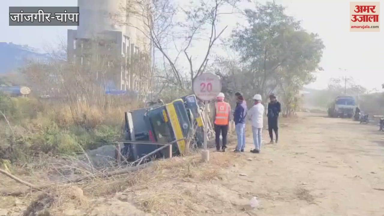 driver died after tipper truck overturned in Janjgir-Champa
