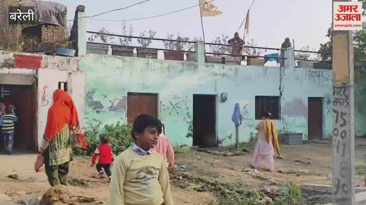 municipal corporation has marked 250 houses with red paint in CB Ganj Bareilly