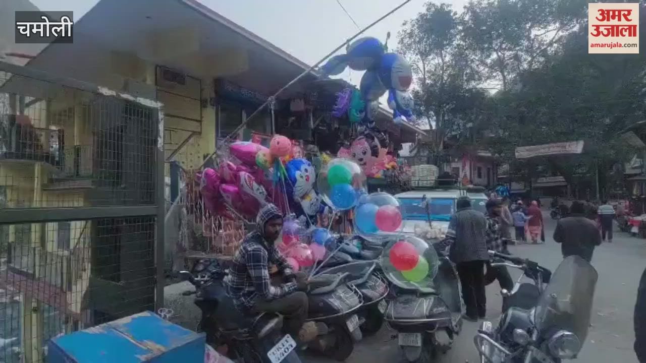 Karnaprayag: A fair was held in the market on Makar Sankranti, and people shopped enthusiastically