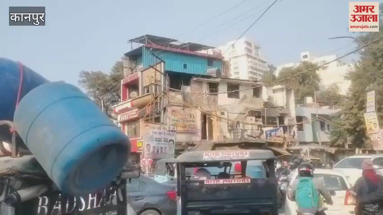 Kanpur: Massive traffic jam near Lal Bangla police outpost, commuters frustrated
