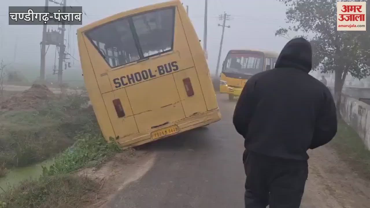school bus full of children narrowly escaped overturning in Phagwara