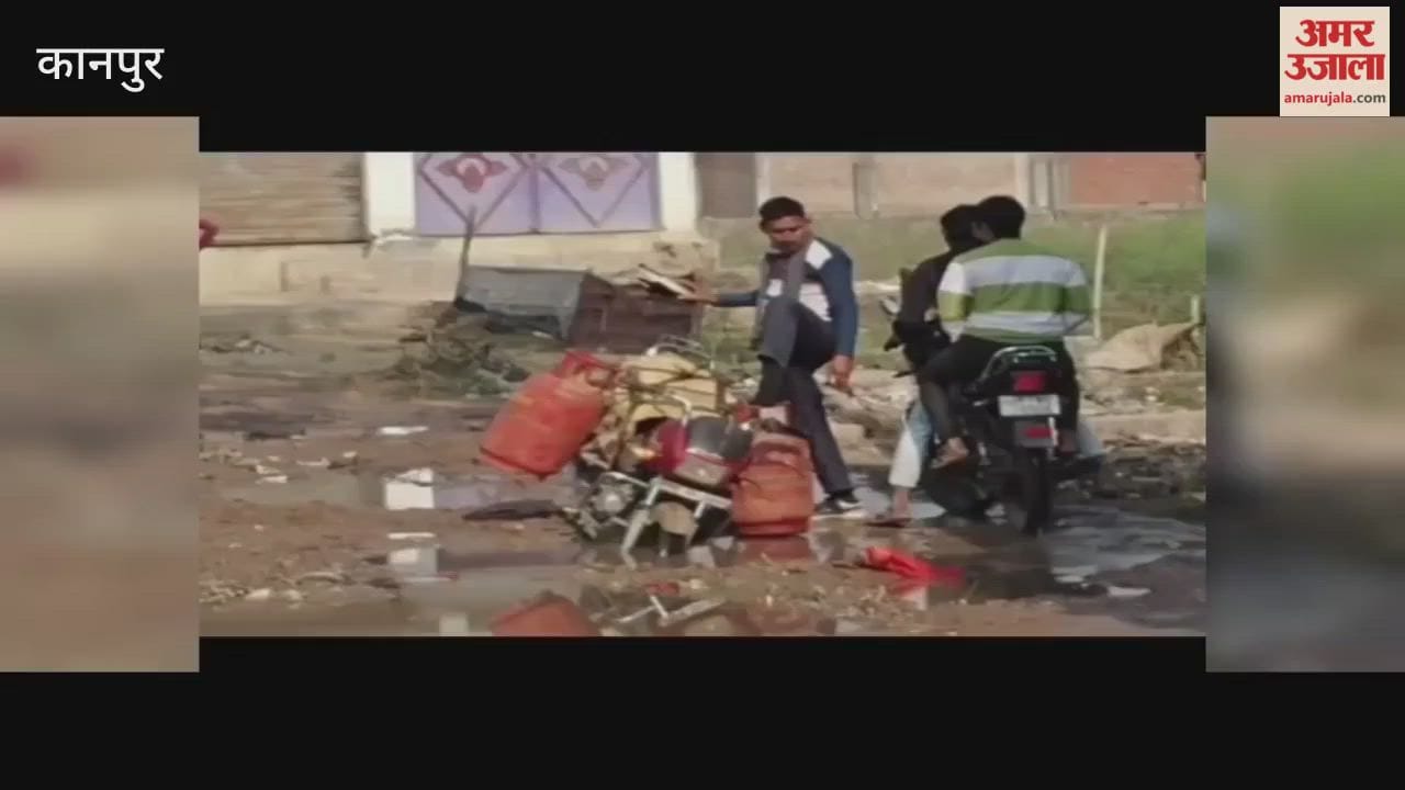 After auto-rickshaw and motorcyclist, cylinder delivery man falls into pit with his vehicle, injured