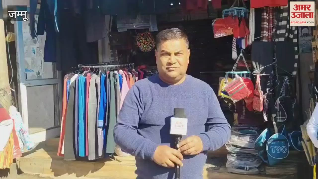 Passengers inconvenienced by road blockade in Chenani; many reached their destinations on foot.