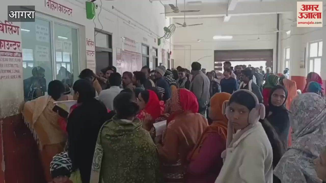 large crowd gathered at SN medical college OPD in agra