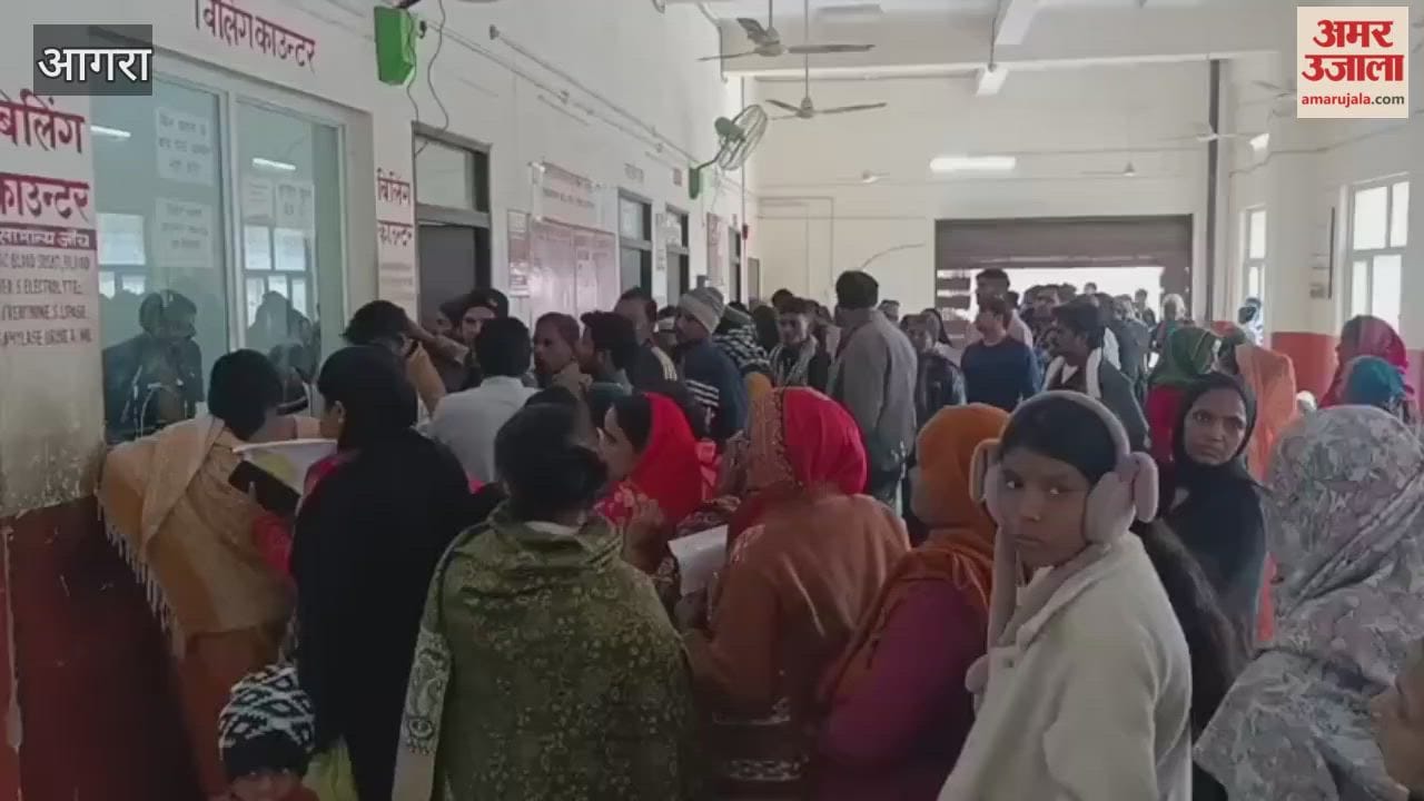 large crowd gathered at SN medical college OPD in agra