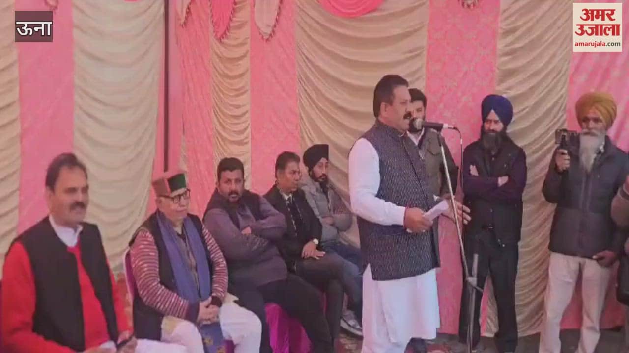 Una Protests against the MNREGA scheme; District Congress President Deshraj Gautam targets the central government