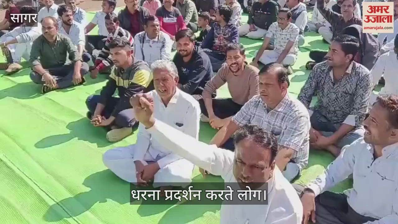 Sagar News: Residents hit streets against rising thefts and police inaction, block road outside police statio