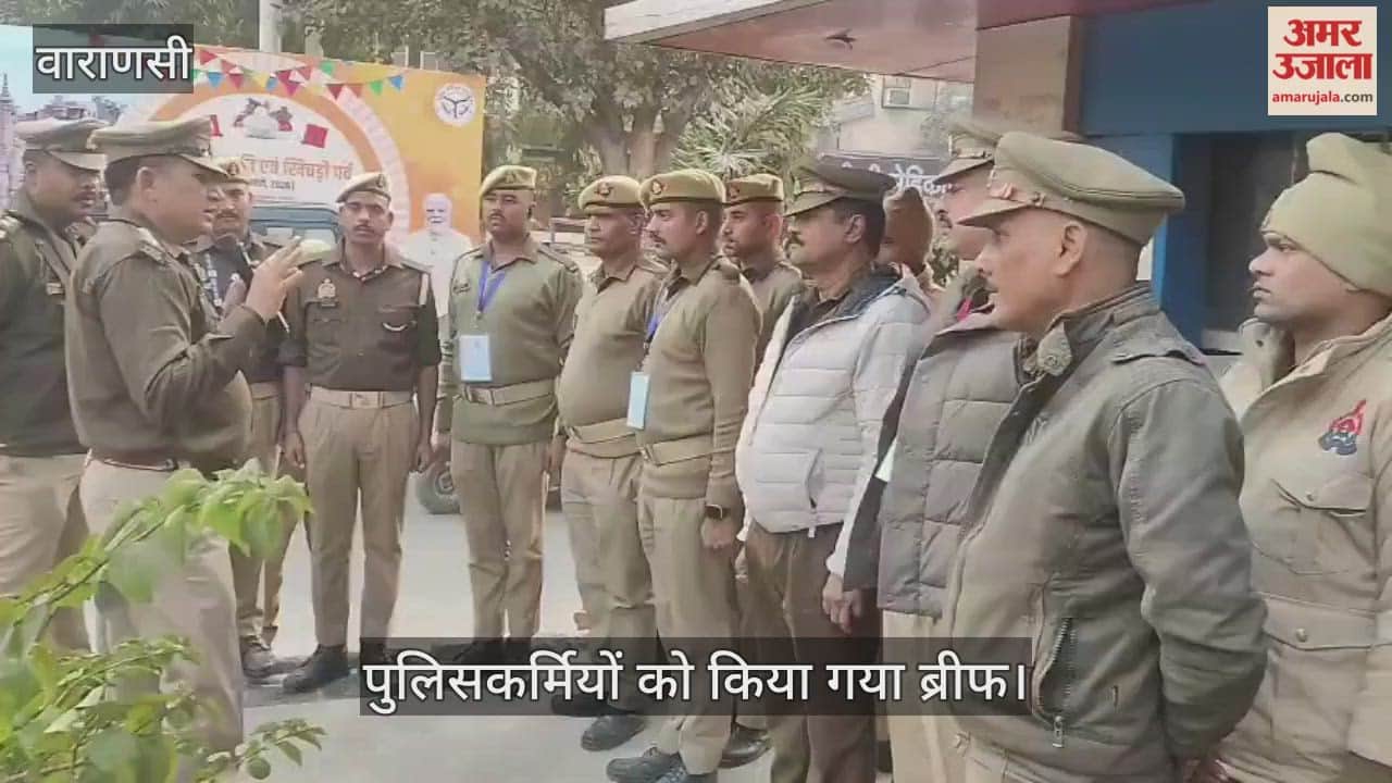 Police officers briefed before the CJI visit in varanasi