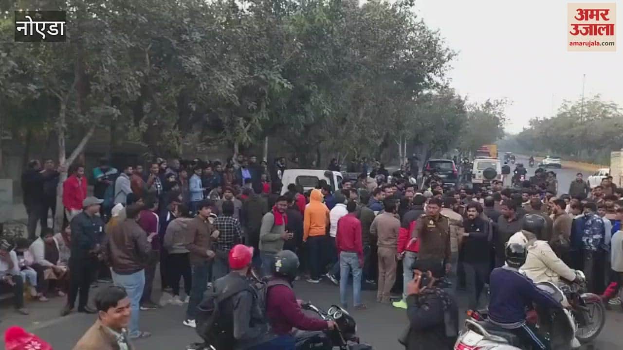 Protesters were attacked by placing a dead body in front of the police station; police lathi-charged the protesters