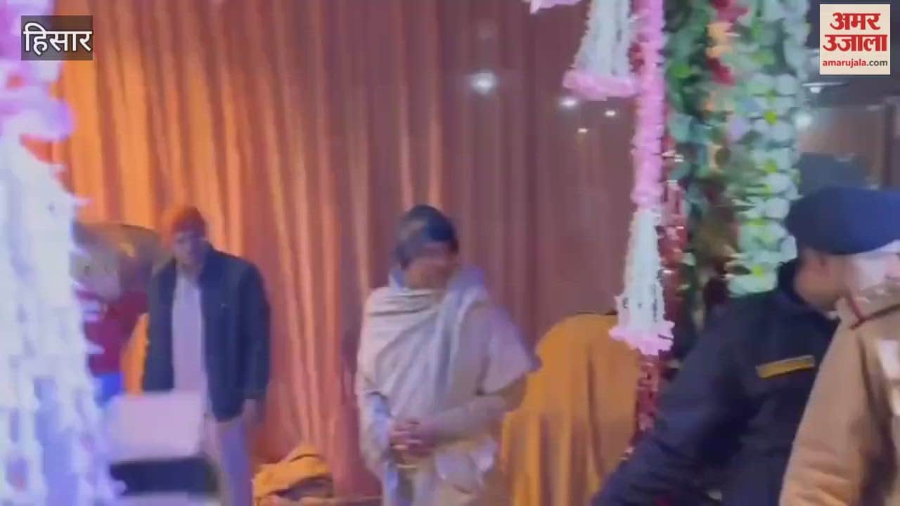 CM Nayab Saini presented with garland of currency notes at Kameshwara Dham in Kirmara