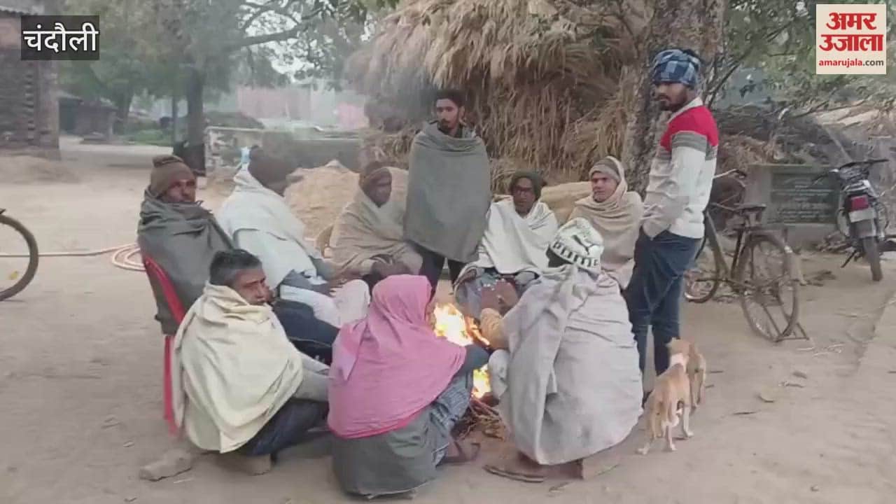 Dense fog and biting cold grip Tanda Kala pedestrians forced to huddle around bonfires for warmth