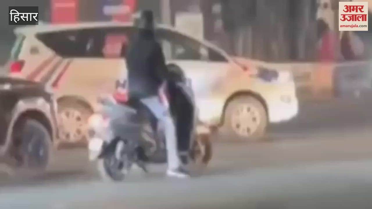 police officer was abducted by car drivers from in front of the IG office in Hisar; the video is going viral on social media