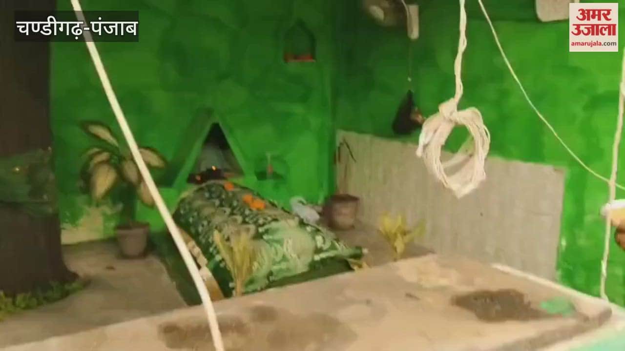 A community kitchen was set up at Baba's shrine in Ferozepur.