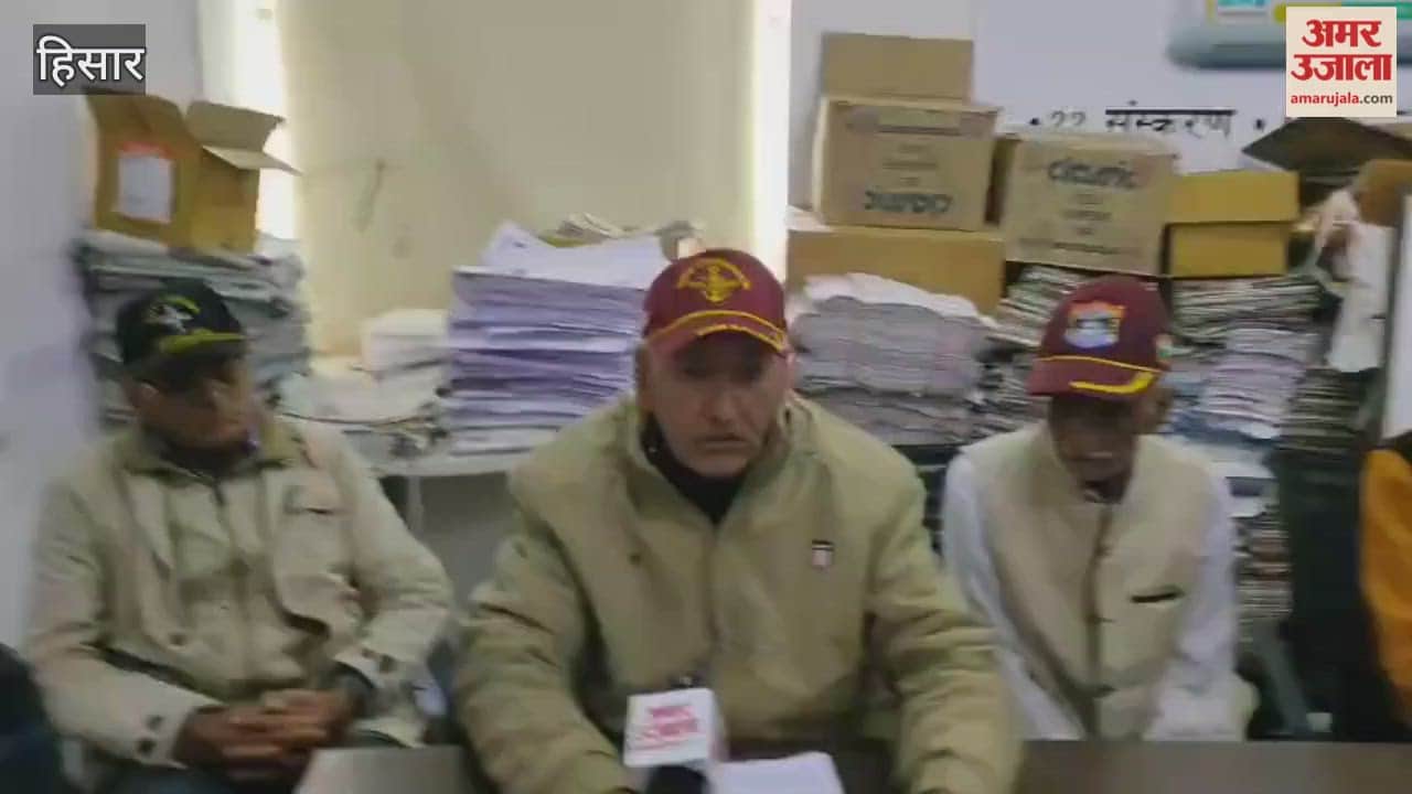 At a dialogue program held at the Amar Ujala office in Hisar, soldiers said, "India is safe not because of weapons, but because of our courage."