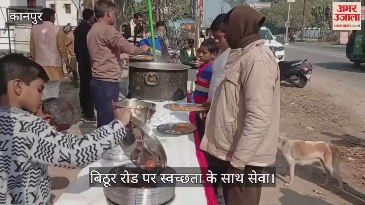 कानपुर: भंडारे में नहीं दिखे दोने-पत्तल, स्टील की थालियों में खिलाया प्रसाद