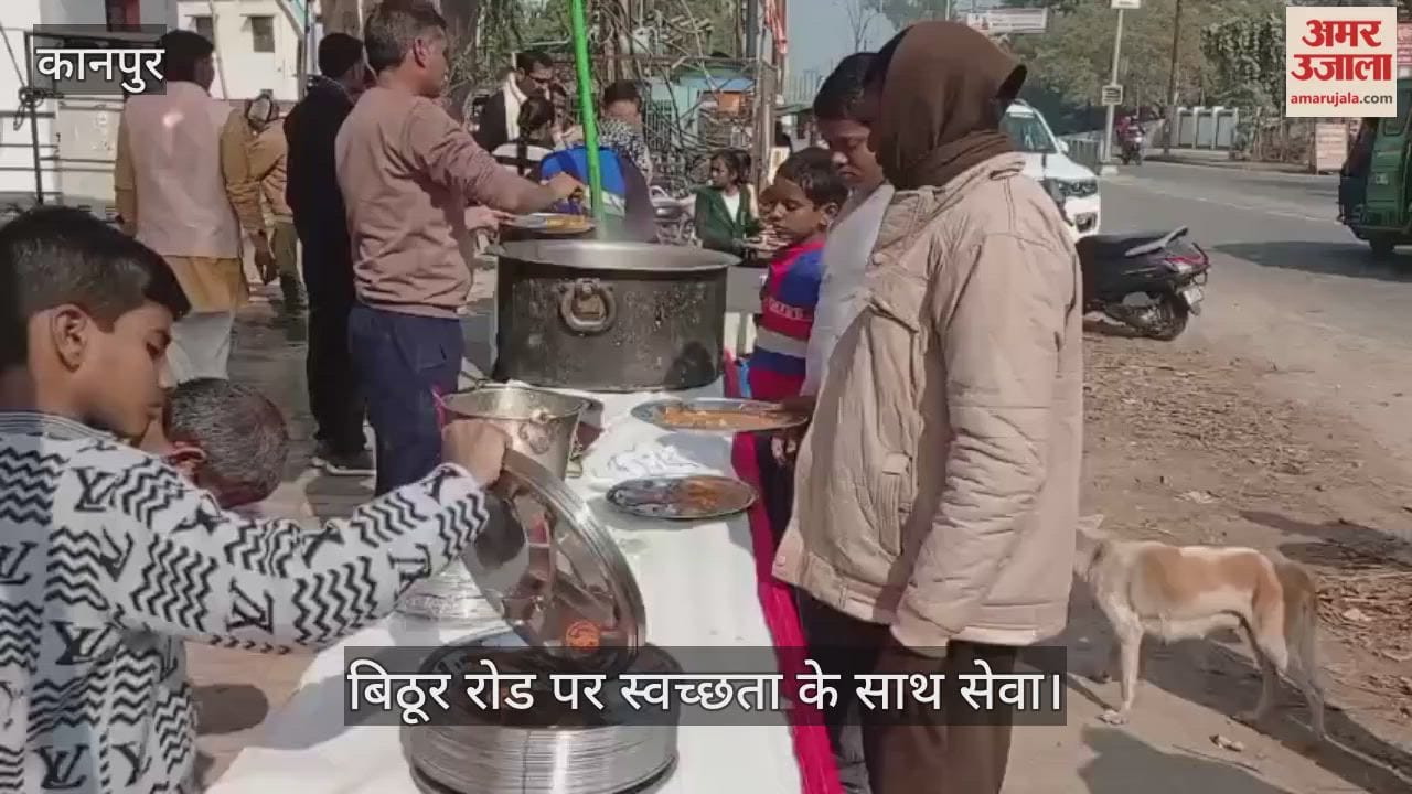 कानपुर: भंडारे में नहीं दिखे दोने-पत्तल, स्टील की थालियों में खिलाया प्रसाद