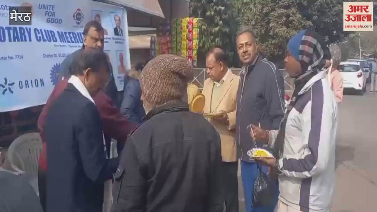 Rotary Club Distributes Khichdi on Makar Sankranti at Zero Mile, Meerut