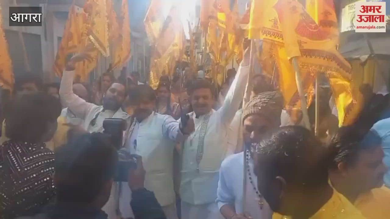 Devotees danced in Shyam Nishan Yatra