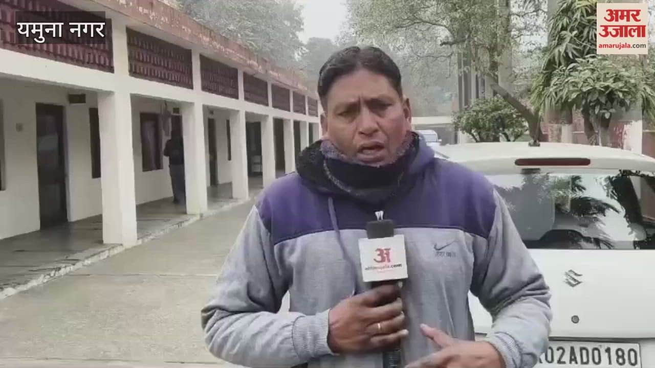 Two trucks loaded with urea seized by farmers in Ahluwala