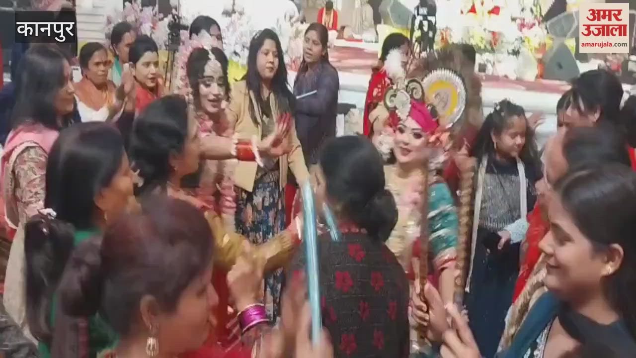 Kanpur: Artists perform dances to devotional songs at Shrimad Bhagwat Katha