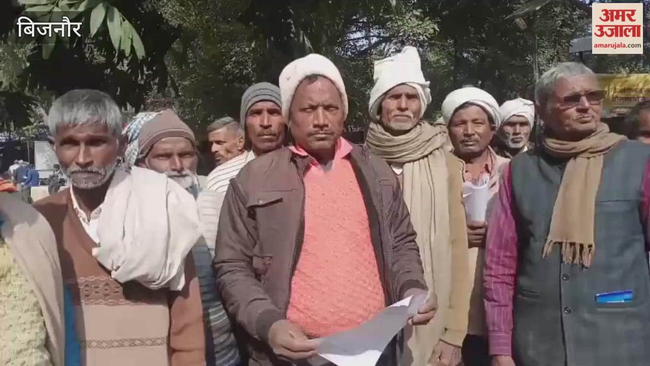 Bijnor: A protest was held at the tehsil office against the village head and secretary of Hafizabad in Dhampur block