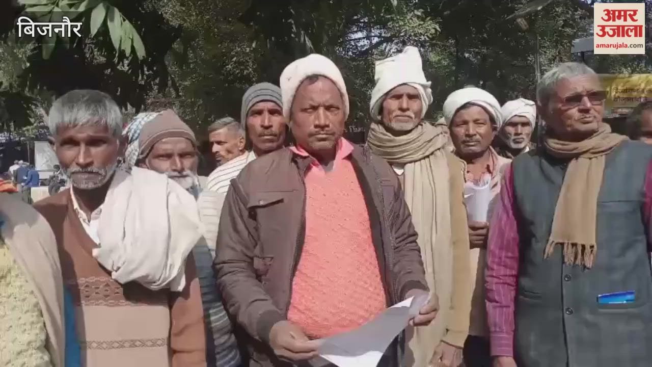 Bijnor: A protest was held at the tehsil office against the village head and secretary of Hafizabad in Dhampur block