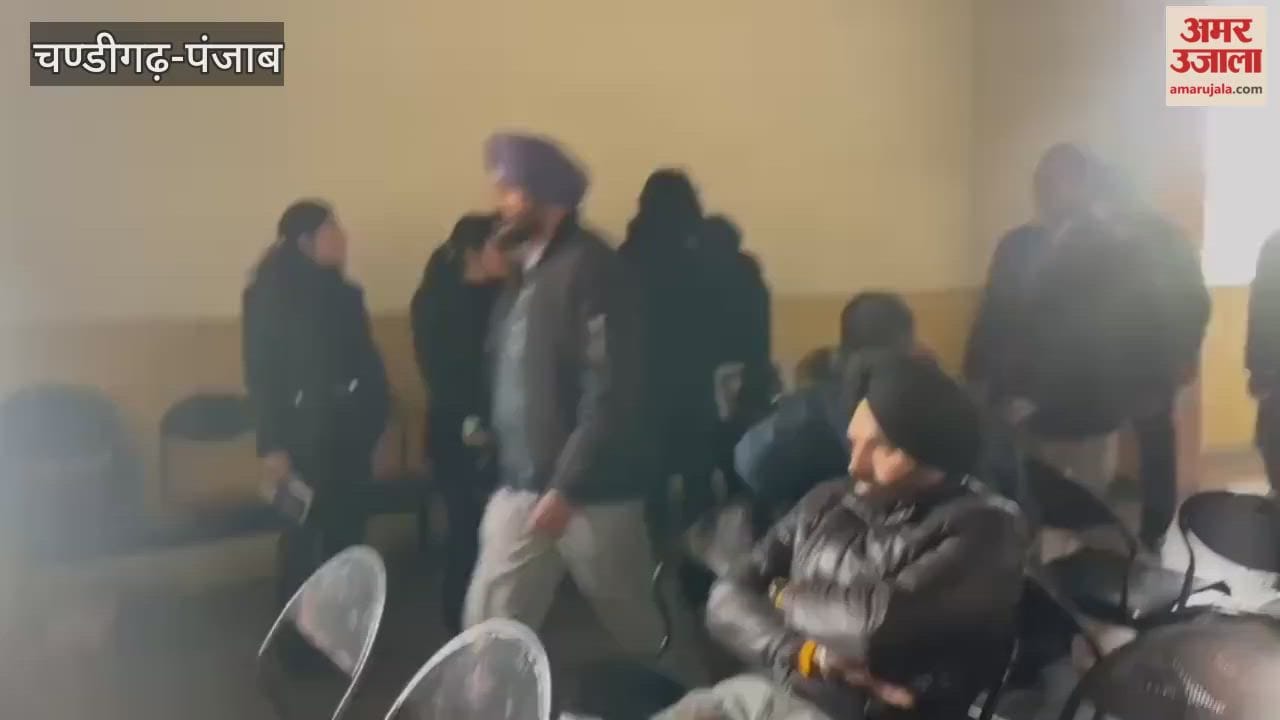 Sukhbir Badal appears in Chandigarh court in defamation case.