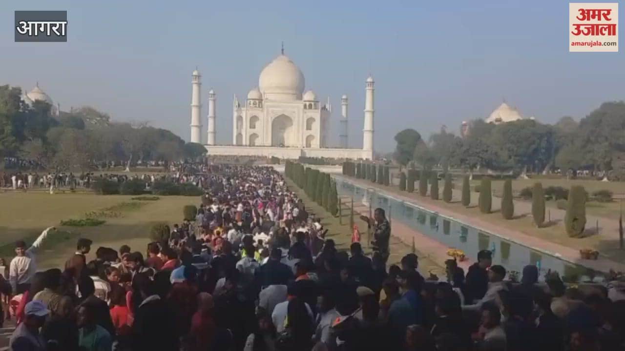 1720 meter long Indian tricolor sheet was offered at Urs celebration in Mahal
