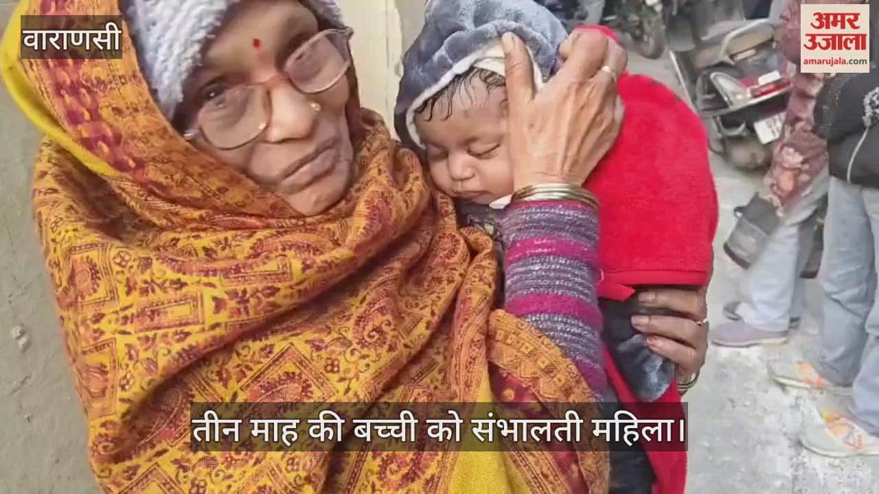 married woman arrived to take the exam with her three-month-old baby in varanasi