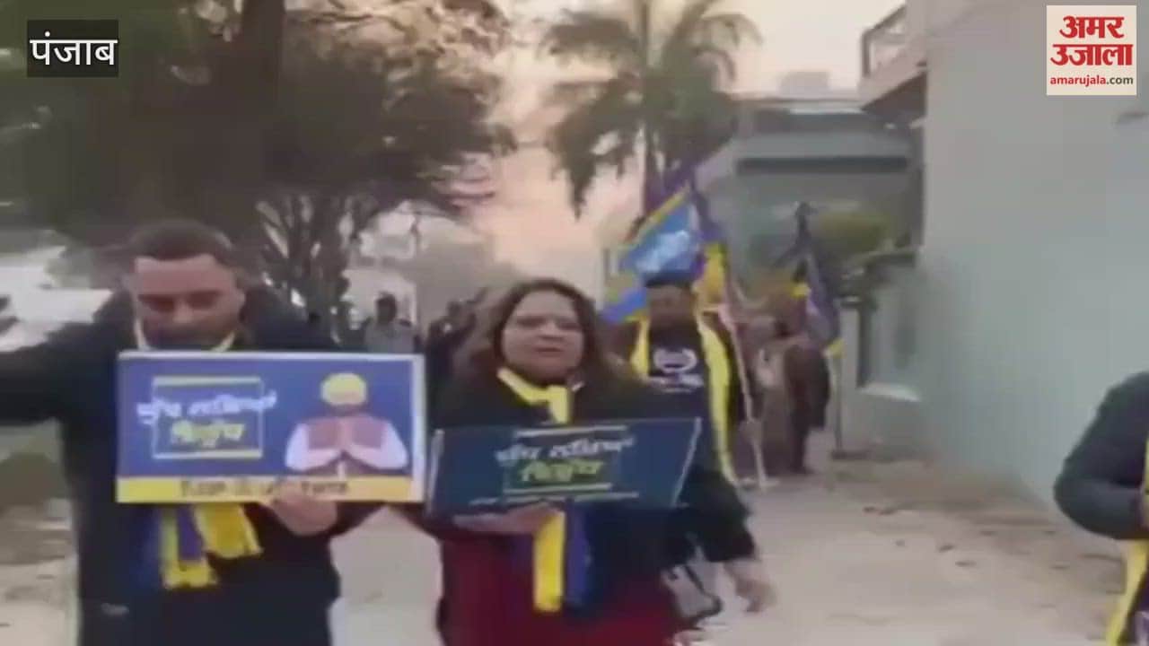 In Ward No. 12 of Phagwara, the 'Guardians of the Villages' gave a message to the people to give up drugs.