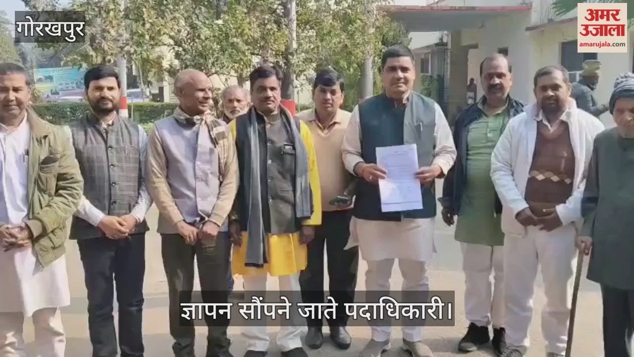 Congress workers reached the commissioner's office and submitted a memorandum.