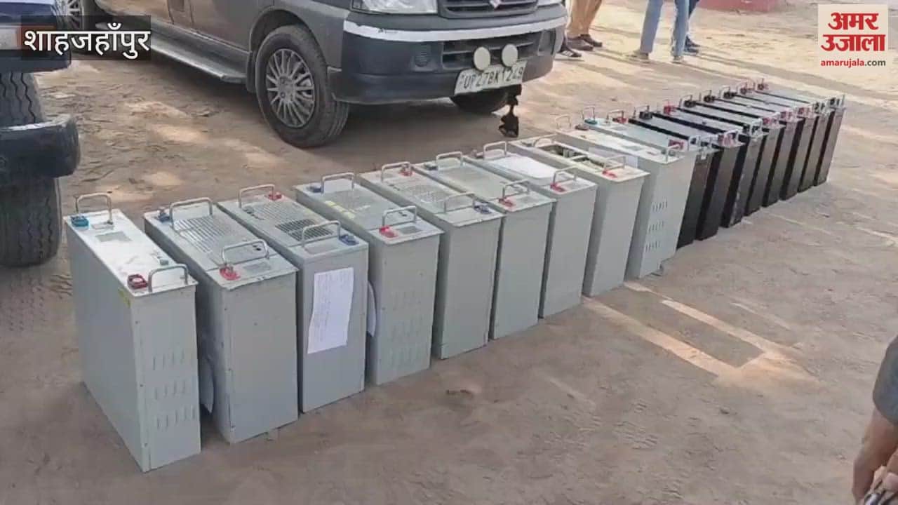 Four accused arrested for stealing lithium batteries from a mobile tower in Shahjahanpur
