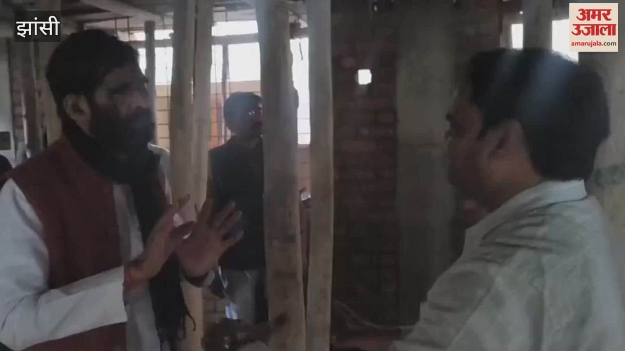 The MLA inspected the Timardar Bhawan being constructed at the Gursarai Community Health Center in Jhansi.