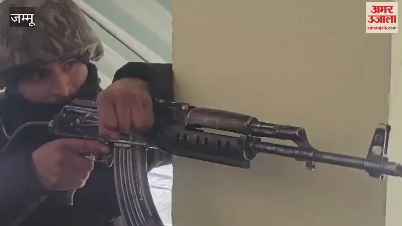 Kulgam Police conduct a mock drill at Railway Station Qazigund ahead of Republic Day celebrations to ensure preparedness and public safety.