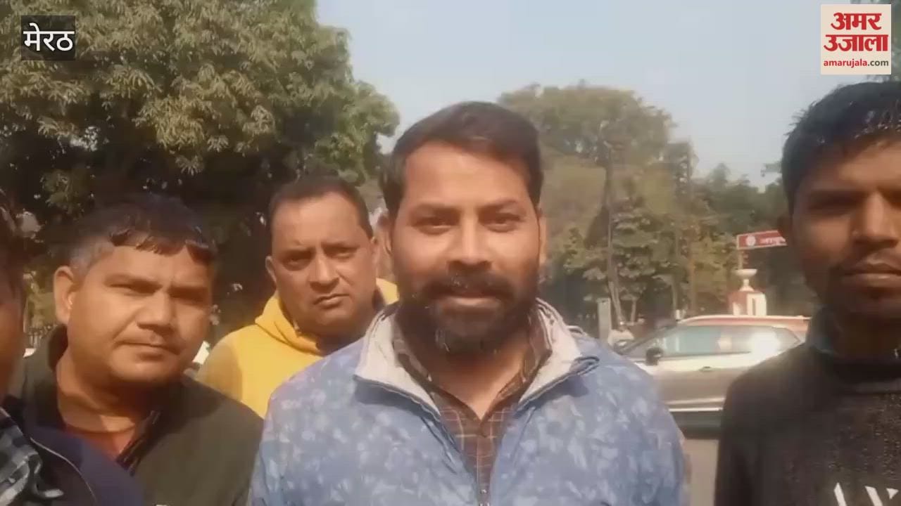 Meerut: Contract conductors demand resumption of CNG bus services