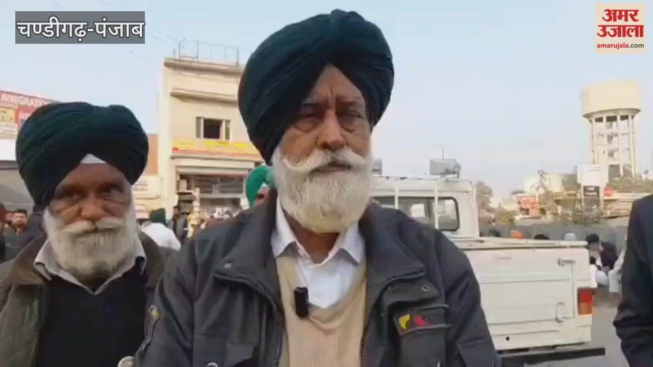 Farmers in Jeera staged a protest over fertilizer issues