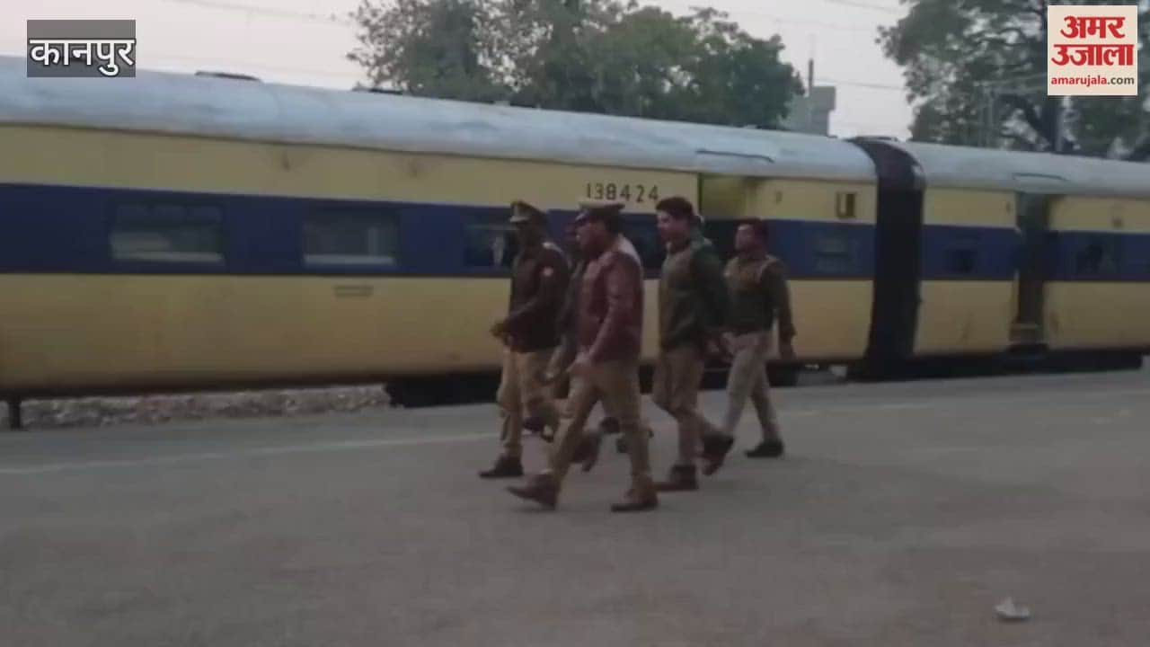 Kanpur: The inspector inspected the Mandhana railway station and conducted inquiries