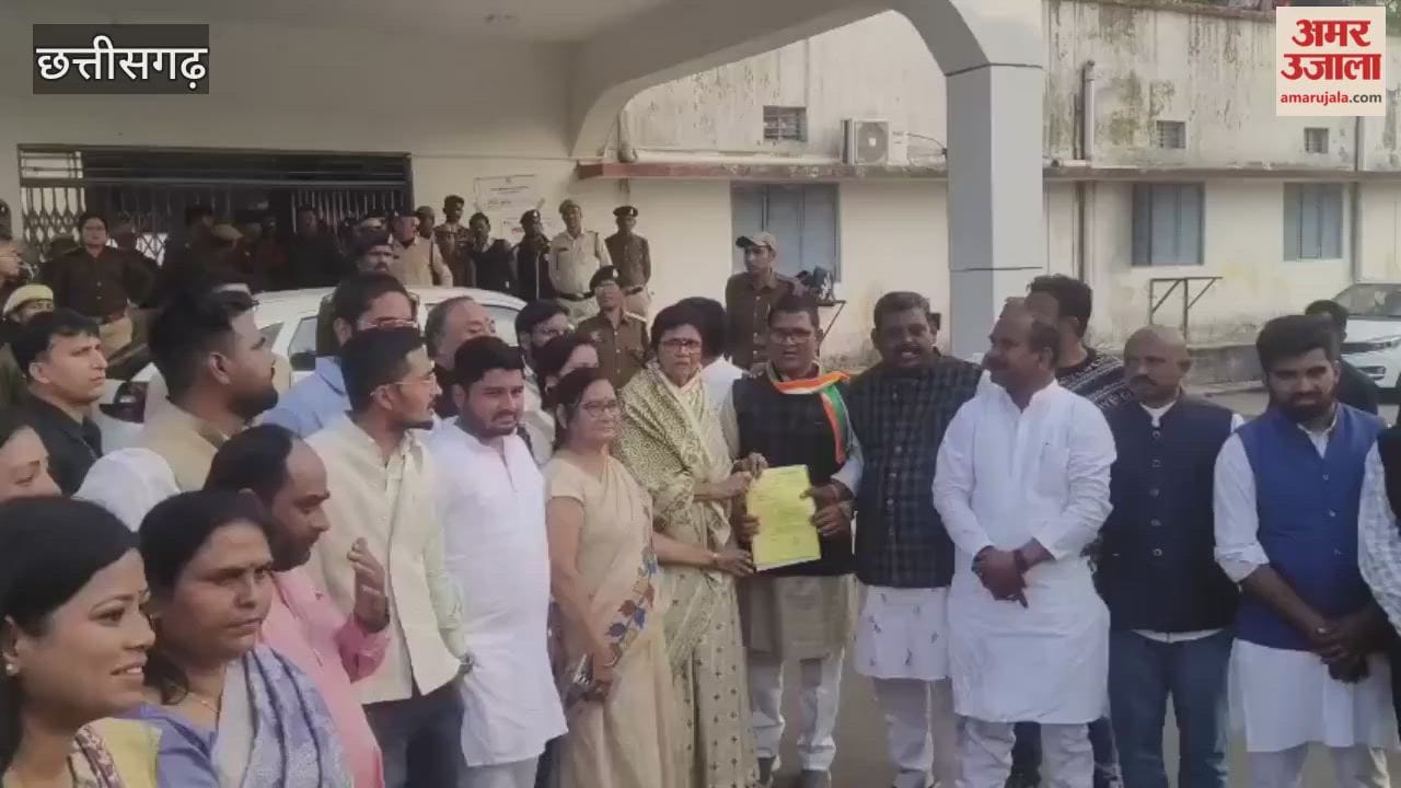 Congress stages massive protest in Manendragarh and gheraoing Collector office