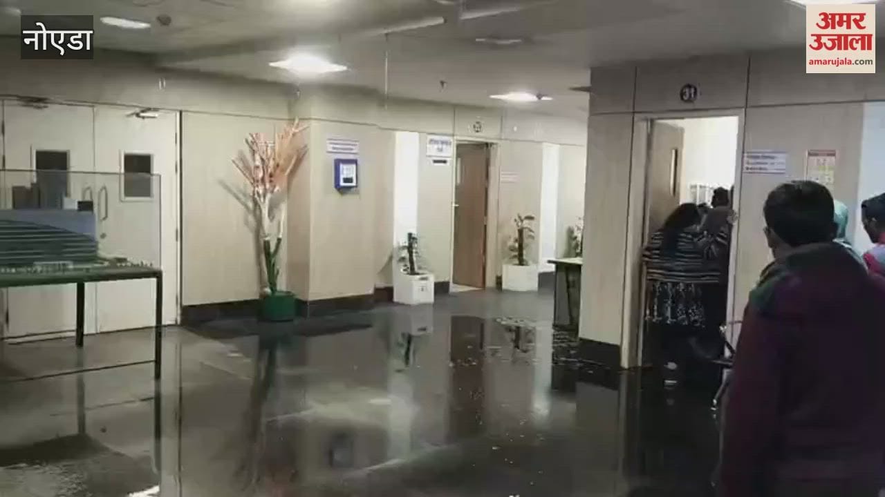 Water pipeline burst in Noida District Hospital