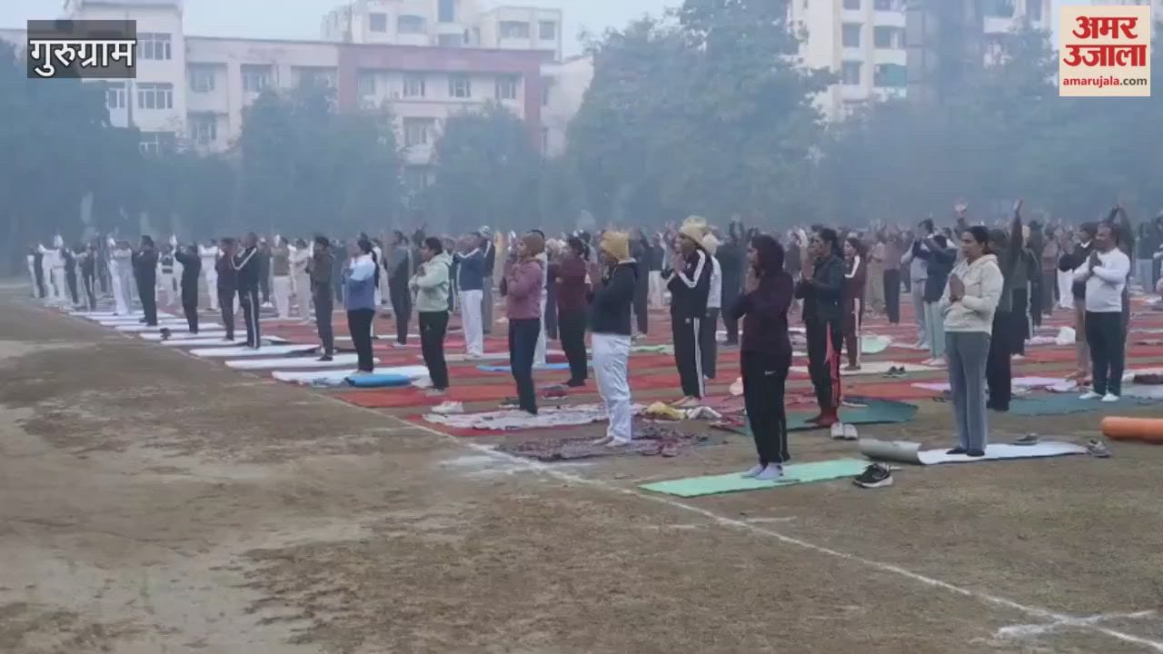 Officers and policemen practiced Surya Namaskar in Gurugram Police Lines